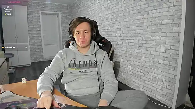 iliaskrislove online show from February 22, 2025, 11:24 pm