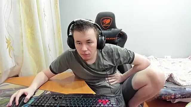 iliaskrislove online show from November 14, 2025, 10:51 pm