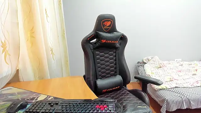 iliaskrislove online show from November 22, 2025, 7:51 am