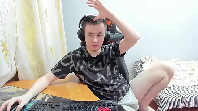 iliaskrislove online show from November 22, 2025, 7:57 pm