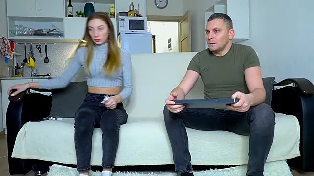 Snapshot of littlesweettifany chatting on December 4, 2025, 11:19 am littlesweettifany online show from December 4, 2025, 11:19 am