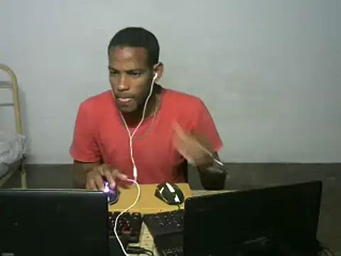 Snapshot of michel_sc chatting on February 17, 2026, 5:15 am michel sc online show from February 17, 2026, 5:15 am