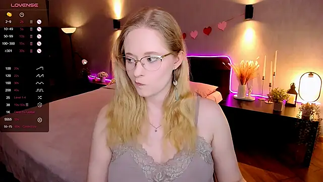 Aemilia  online show from November 20, 2025, 8:25 am