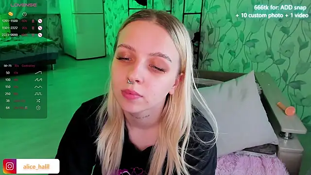 Alice Halle online show from January 3, 2025, 5:42 pm