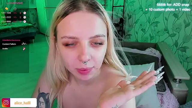 Alice Halle online show from January 3, 2025, 11:55 pm