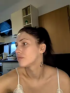 Snapshot of Linalicious chatting on December 3, 2024, 8:16 am Linalicious online show from December 3, 2024, 8:16 am