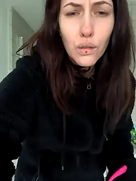 Snapshot of Linalicious chatting on February 6, 2025, 10:48 am Linalicious online show from February 6, 2025, 10:48 am