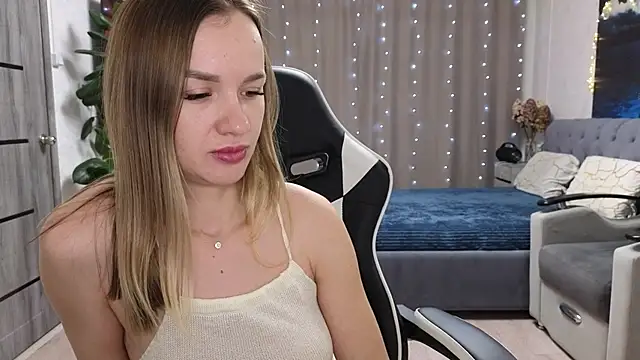 Snapshot of Strip-Lady chatting on February 11, 2026, 12:32 pm Strip-Lady online show from February 11, 2026, 12:32 pm