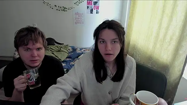Snapshot of MashkaRay chatting on April 21, 2026, 12:22 pm MashkaRay online show from April 21, 2026, 12:22 pm