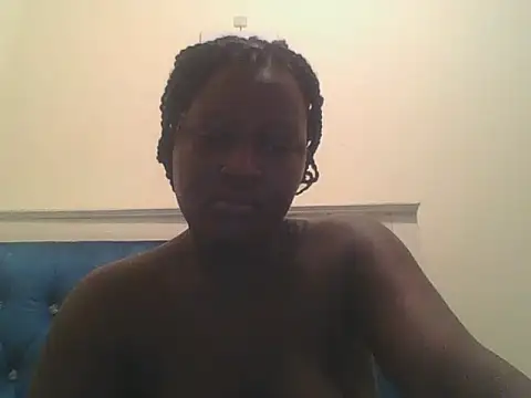 Snapshot of Heavy_ass chatting on February 13, 2025, 3:39 am Heavy ass online show from February 13, 2025, 3:39 am