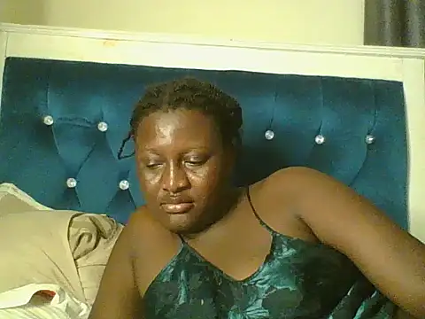 Snapshot of Heavy_ass chatting on April 16, 2026, 9:39 pm Heavy ass online show from April 16, 2026, 9:39 pm