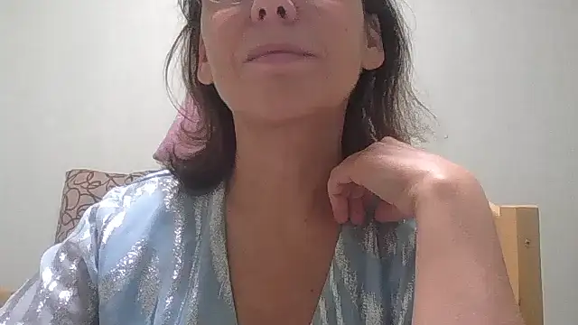 HollyJewel online show from October 22, 2025, 6:51 pm