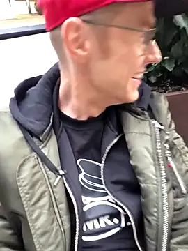 Fuc71 online show from September 22, 2025, 4:42 pm