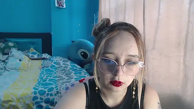 Snapshot of Liaroberts1 chatting on February 3, 2025, 12:03 pm Liaroberts1 online show from February 3, 2025, 12:03 pm