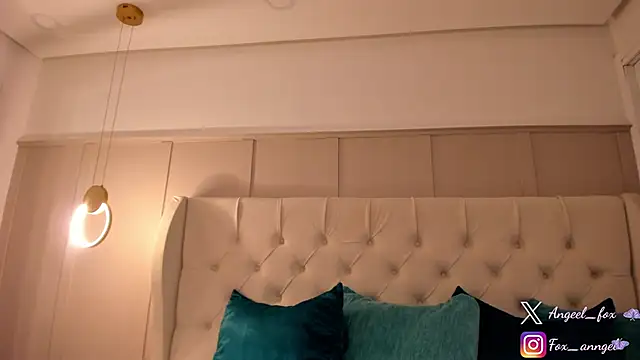 Snapshot of angeel_fox chatting on October 30, 2025, 6:37 am angeel fox online show from October 30, 2025, 6:37 am