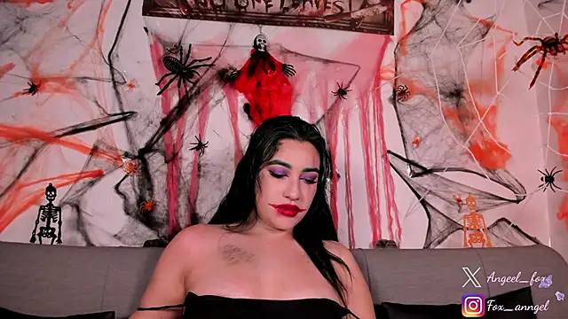 Snapshot of angeel_fox chatting on October 31, 2025, 6:03 am angeel fox online show from October 31, 2025, 6:03 am