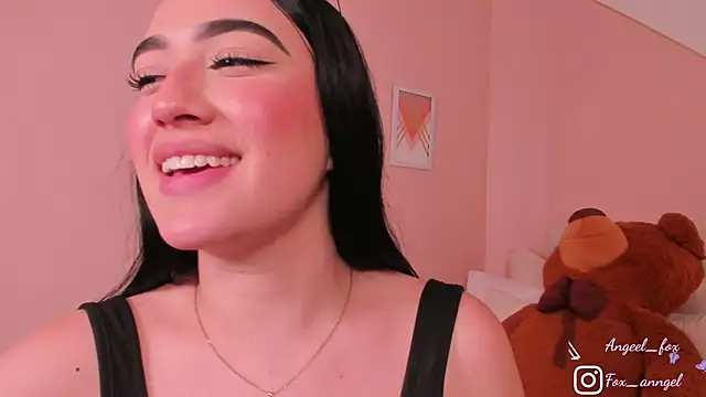 Snapshot of angeel_fox chatting on November 28, 2025, 5:21 am angeel fox online show from November 28, 2025, 5:21 am