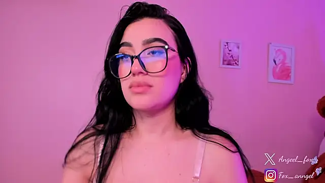 Snapshot of angeel_fox chatting on January 11, 2026, 12:26 am angeel fox online show from January 11, 2026, 12:26 am