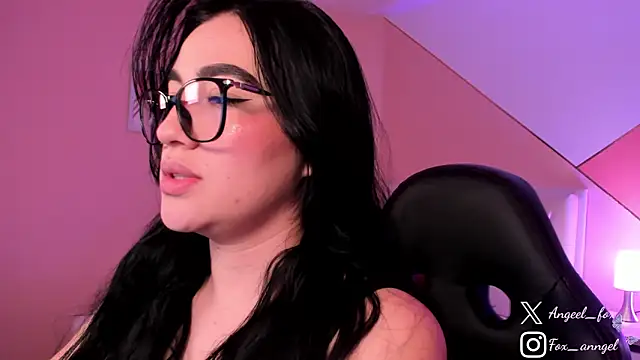 Snapshot of angeel_fox chatting on February 8, 2026, 6:17 am angeel fox online show from February 8, 2026, 6:17 am