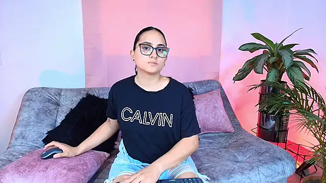 Jules n Gia online show from November 6, 2025, 5:47 pm