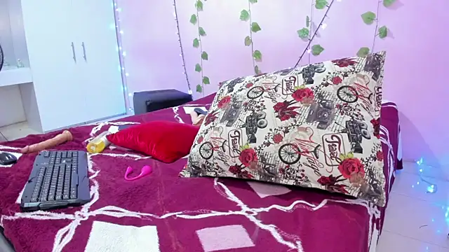 Snapshot of ambersmitx chatting on January 5, 2025, 9:36 pm ambersmitx online show from January 5, 2025, 9:36 pm