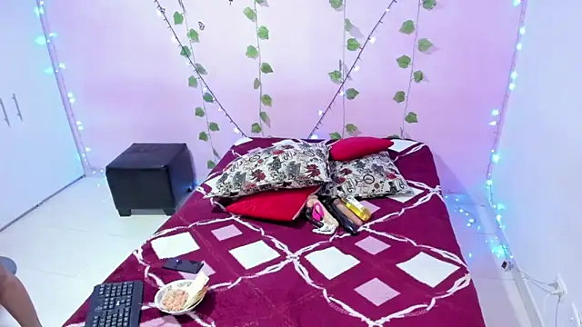 ambersmitx online show from January 9, 2025, 11:45 pm