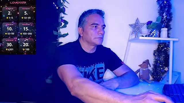 Snapshot of golden_punisher chatting on December 31, 2024, 5:55 am golden punisher online show from December 31, 2024, 5:55 am