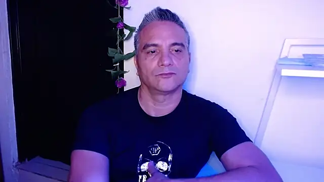 Snapshot of golden_punisher chatting on January 9, 2025, 8:34 am golden punisher online show from January 9, 2025, 8:34 am