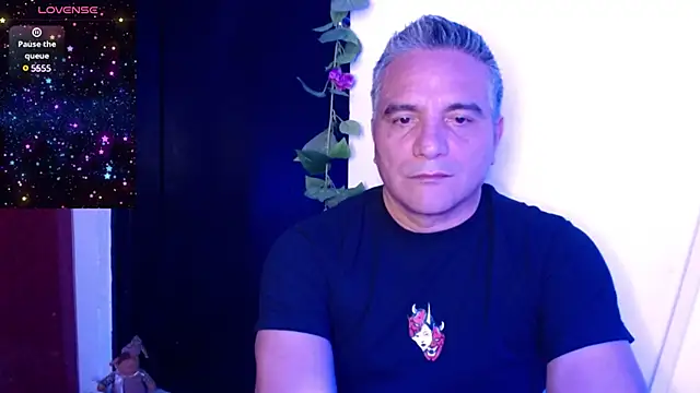 Snapshot of golden_punisher chatting on January 14, 2025, 5:30 am golden punisher online show from January 14, 2025, 5:30 am