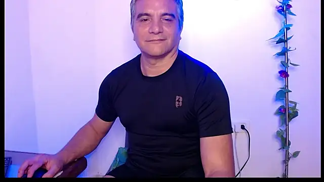 Snapshot of golden_punisher chatting on February 22, 2025, 7:34 am golden punisher online show from February 22, 2025, 7:34 am