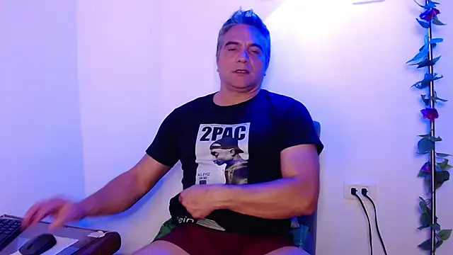 Snapshot of golden_punisher chatting on February 23, 2025, 4:50 am golden punisher online show from February 23, 2025, 4:50 am