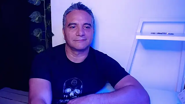 Snapshot of golden_punisher chatting on March 11, 2025, 4:54 am golden punisher online show from March 11, 2025, 4:54 am