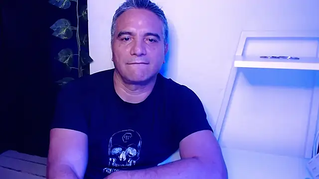 Snapshot of golden_punisher chatting on March 11, 2025, 7:58 am golden punisher online show from March 11, 2025, 7:58 am