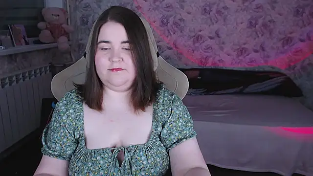 Snapshot of Estelle_Hicks chatting on April 18, 2026, 6:56 pm Estelle Hicks online show from April 18, 2026, 6:56 pm