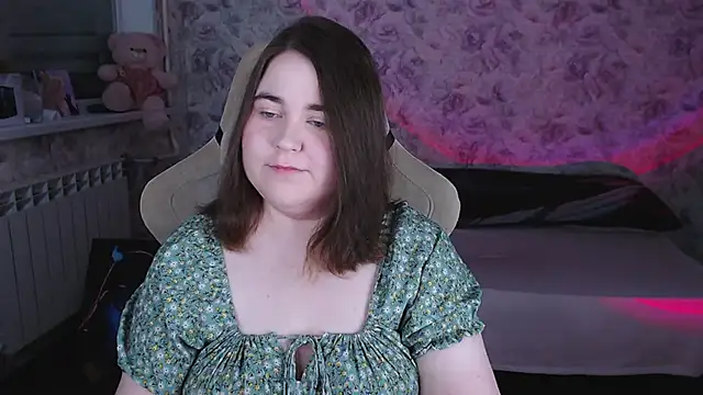 Snapshot of Estelle_Hicks chatting on April 28, 2026, 6:57 pm Estelle Hicks online show from April 28, 2026, 6:57 pm