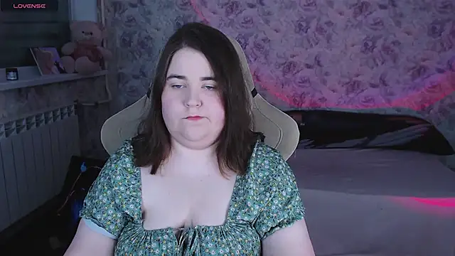 Snapshot of Estelle_Hicks chatting on May 6, 2026, 6:57 pm Estelle Hicks online show from May 6, 2026, 6:57 pm