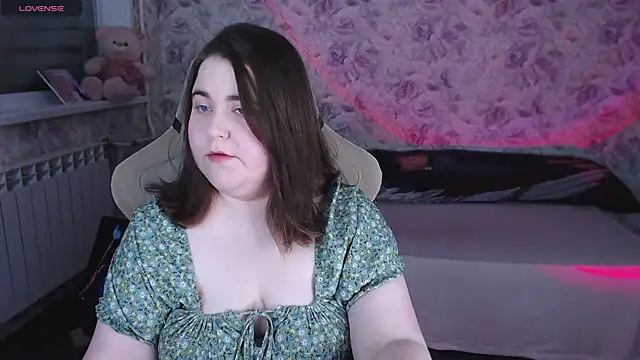 Snapshot of Estelle_Hicks chatting on May 10, 2026, 7:08 pm Estelle Hicks online show from May 10, 2026, 7:08 pm