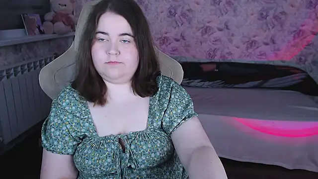 Snapshot of Estelle_Hicks chatting on May 18, 2026, 6:58 pm Estelle Hicks online show from May 18, 2026, 6:58 pm