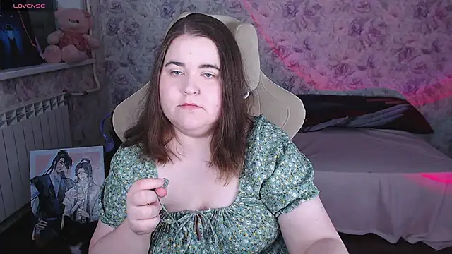 Snapshot of Estelle_Hicks chatting on June 3, 2026, 6:57 pm Estelle Hicks online show from June 3, 2026, 6:57 pm