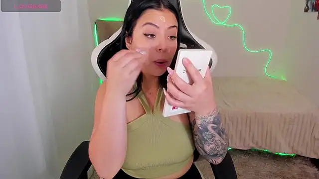 Victoryyy  online show from November 12, 2025, 5:35 pm