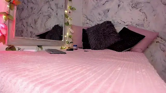 Bella desi  online show from September 13, 2025, 1:22 pm