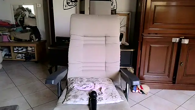 Emily Posh online show from June 15, 2026, 9:44 am