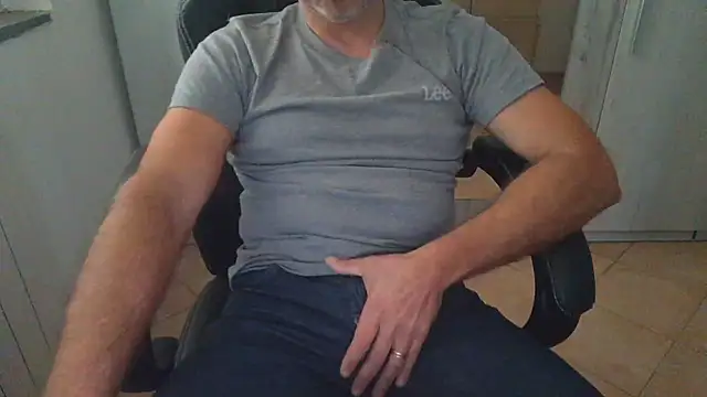 Snapshot of cocco1980xxxx chatting on February 7, 2026, 8:51 am cocco1980xxxx online show from February 7, 2026, 8:51 am