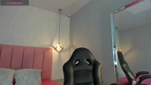 Snapshot of SUNNYCYRUS chatting on January 10, 2026, 12:40 pm SUNNYCYRUS online show from January 10, 2026, 12:40 pm