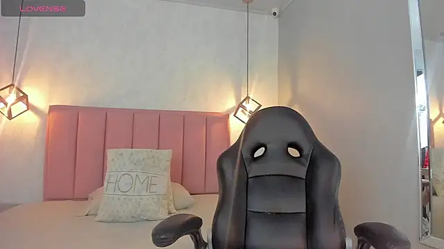 SUNNYCYRUS online show from March 26, 2026, 12:55 pm