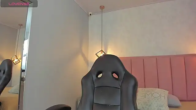 SUNNYCYRUS online show from March 27, 2026, 12:49 pm