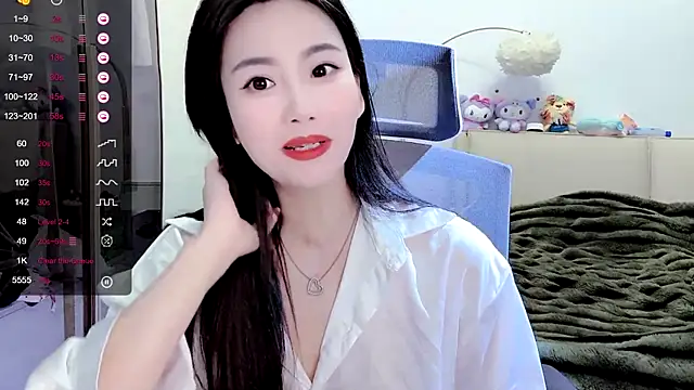 Snapshot of FeiFei-babe chatting on February 14, 2025, 2:54 pm FeiFei-babe online show from February 14, 2025, 2:54 pm