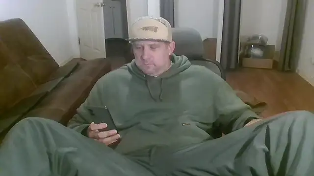 Snapshot of poundyouout69 chatting on January 6, 2026, 3:32 am poundyouout69 online show from January 6, 2026, 3:32 am