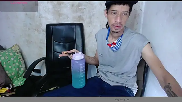 Snapshot of master_and_sumisse chatting on December 1, 2025, 11:32 pm master and sumisse online show from December 1, 2025, 11:32 pm