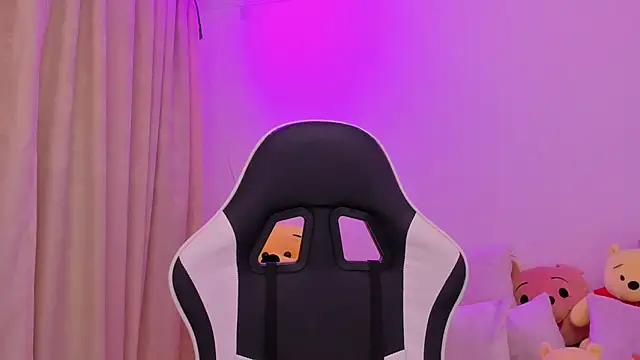 Snapshot of shanel_taylor chatting on December 4, 2025, 3:54 pm shanel taylor online show from December 4, 2025, 3:54 pm